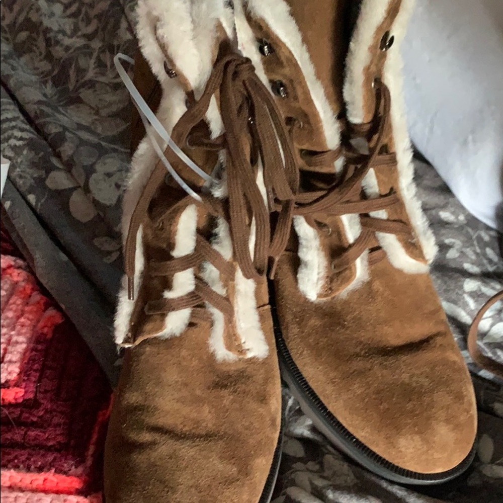 Aquatalua fur boots